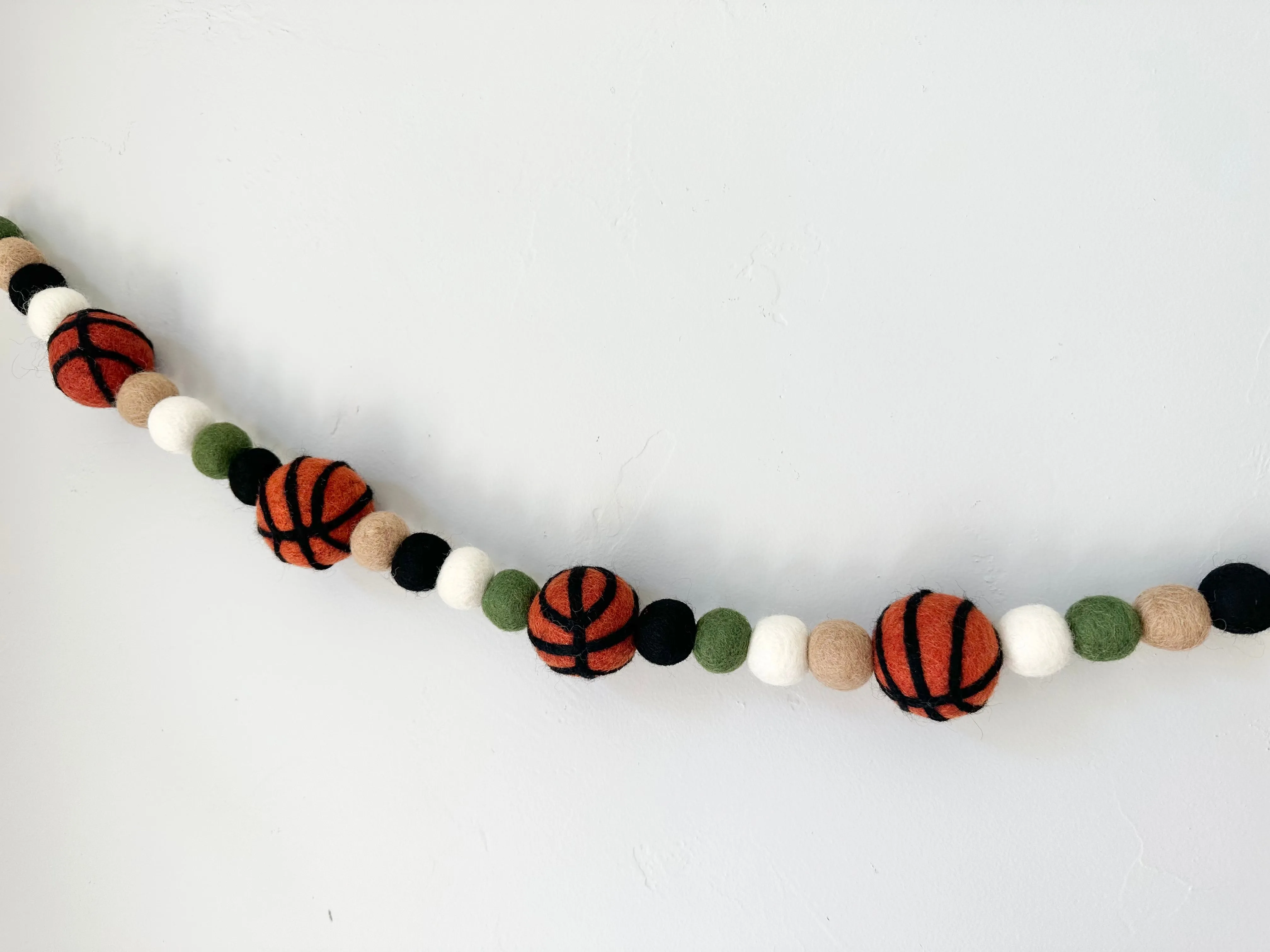 Customizable Basketball Garland