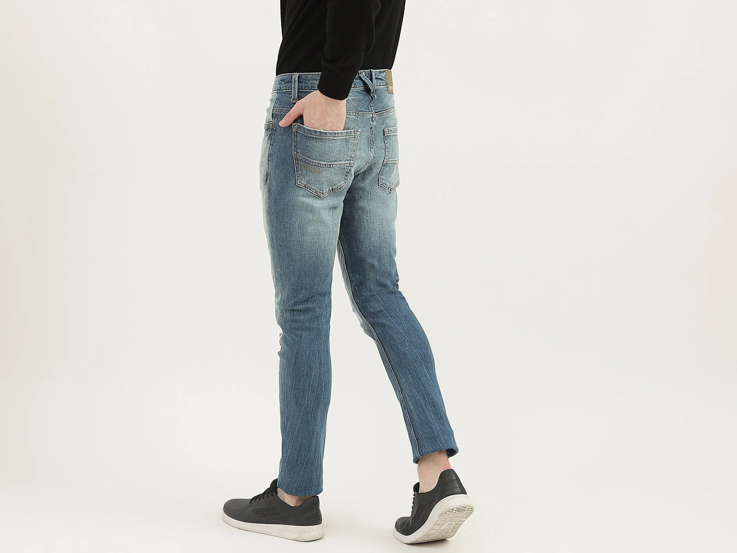 Men Solid Carrot Fit Jeans