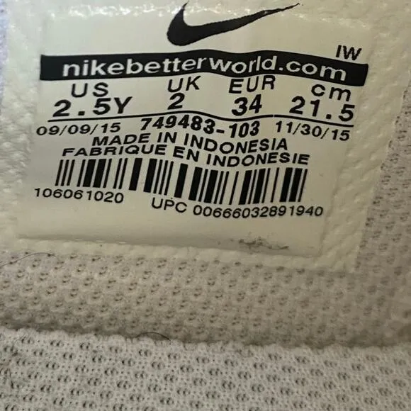 Nike Classic Cortez White/Red Kids Sneakers - SZ 2 Y