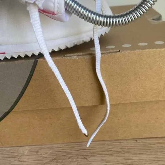 Nike Classic Cortez White/Red Kids Sneakers - SZ 2 Y