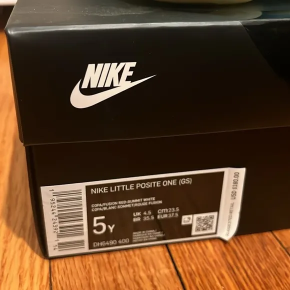 Nike little posite one size 5Y