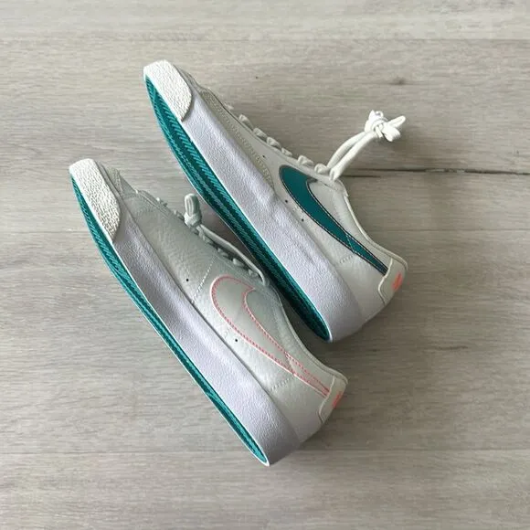 Nike Grade School Blazer Low '77 White/Aqua 6.5 year NWT IN BOX