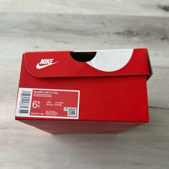 Nike Grade School Blazer Low '77 White/Aqua 6.5 year NWT IN BOX