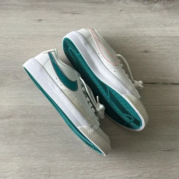 Nike Grade School Blazer Low '77 White/Aqua 6.5 year NWT IN BOX