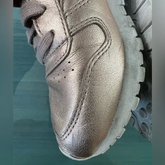 Reebok Classic Leather Melted MetalPearl/Rose Gold Metallic Sneakers