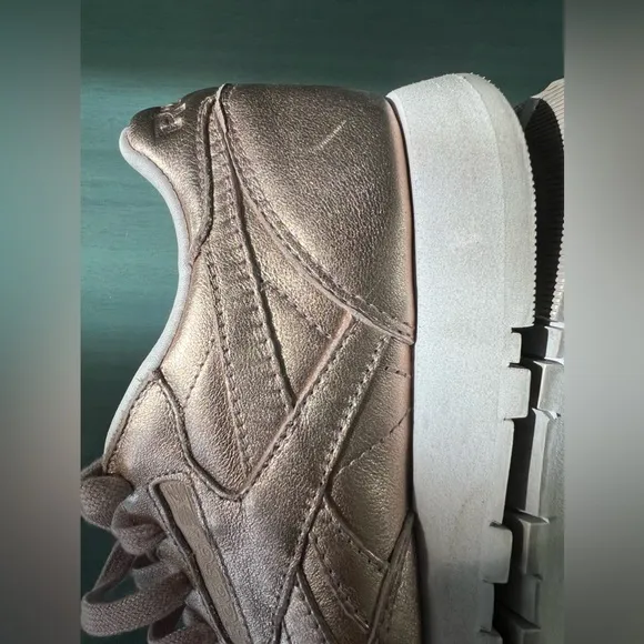 Reebok Classic Leather Melted MetalPearl/Rose Gold Metallic Sneakers