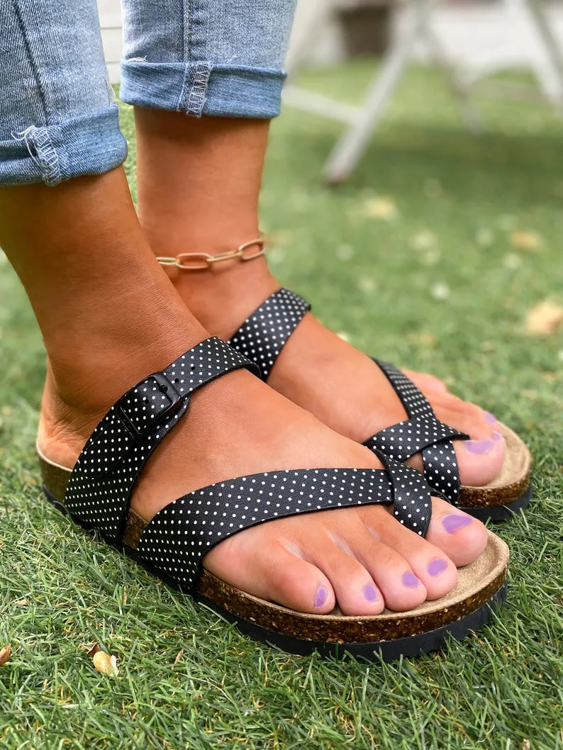 Signature Crisscross Straps Sandals - Maibulun