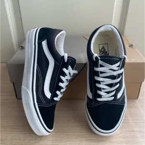 Vans Old Skool Classic Black/White Kids Sneakers - 3 Y