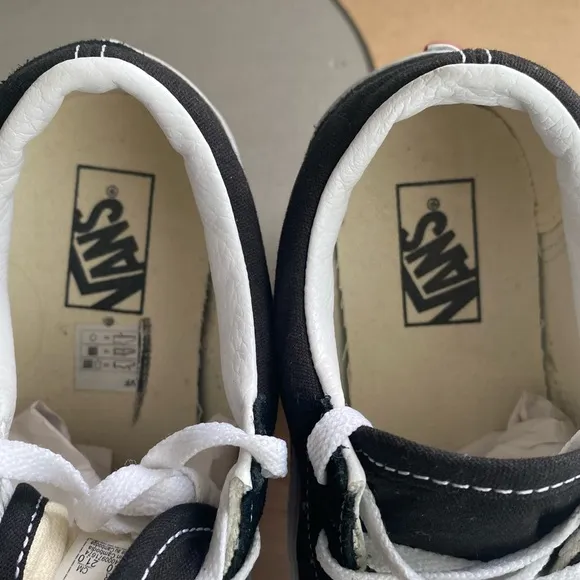 Vans Old Skool Classic Black/White Kids Sneakers - 3 Y