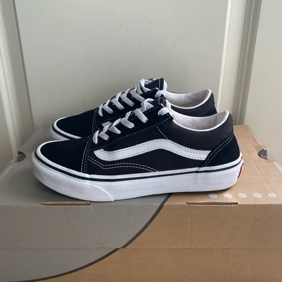 Vans Old Skool Classic Black/White Kids Sneakers - 3 Y