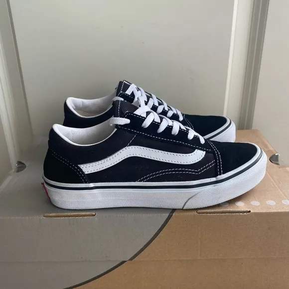 Vans Old Skool Classic Black/White Kids Sneakers - 3 Y