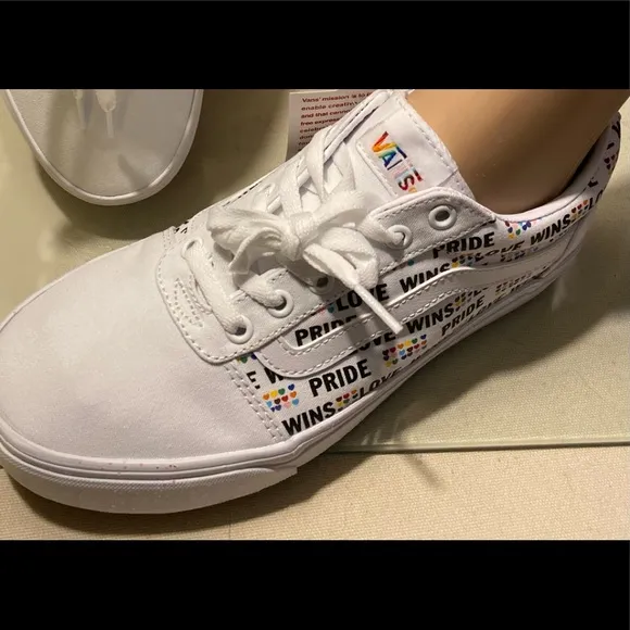 VANS WARD LBTQ PRIDE SNEAKERS