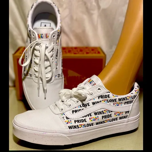 VANS WARD LBTQ PRIDE SNEAKERS