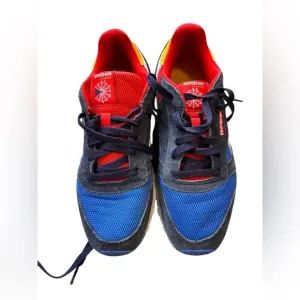 Women’s Reebok classic sneakers Size 7